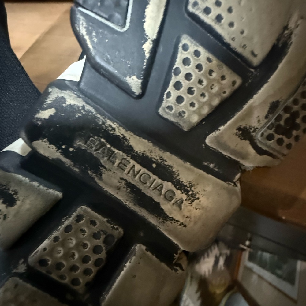 Balenciaga Black and White Graffiti Trainers Men’s 10 - Picture 8 of 8